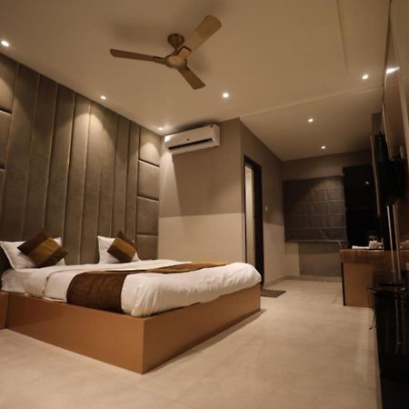 Hotel Maya Crystal Juhi Bari Exterior photo